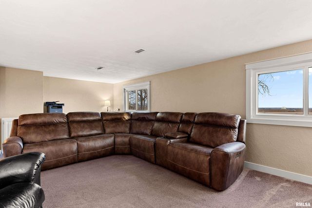 21184 ALLENTOWN Road, Pekin, IL 61554