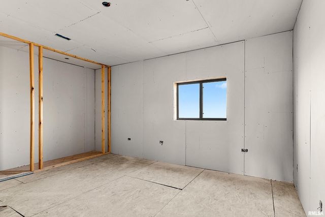 21184 ALLENTOWN Road, Pekin, IL 61554