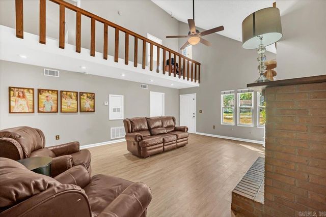 7 Oak Forest Cove, Maumelle, AR 72113