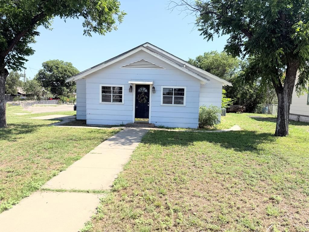 Image 1 of property listing at 731 Veck St, San Angelo, TX 76903
