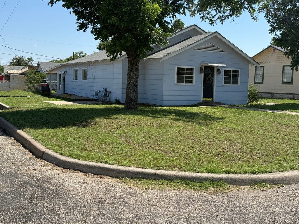 Image 2 of property listing at 731 Veck St, San Angelo, TX 76903