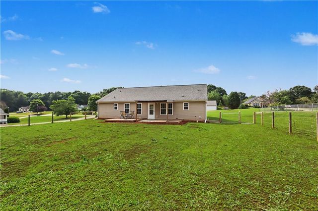 1246 Clearwater Drive, Winder, GA 30680