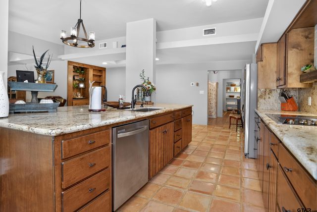 4883 FM 2423, Grapeland, TX 75844