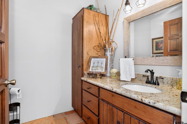 4883 FM 2423, Grapeland, TX 75844