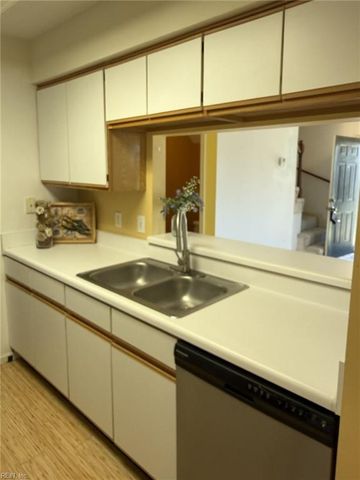 3807 Banister River Reach Apt D, Portsmouth, VA 23703