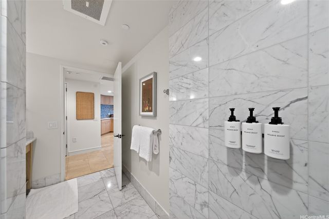 223 Saratoga Road 3008, Honolulu, HI 96815