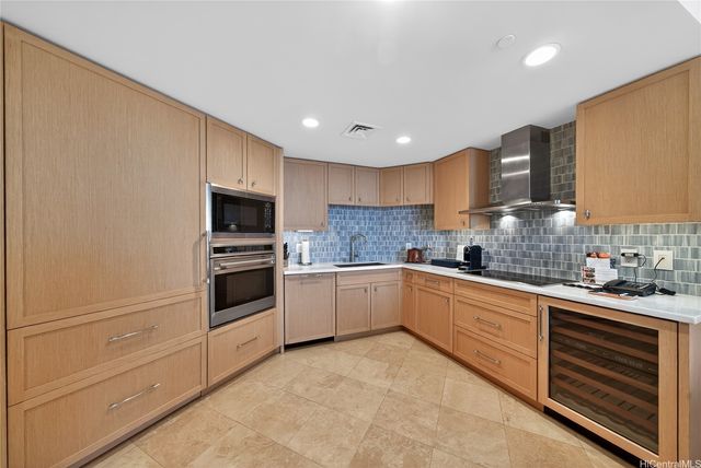 223 Saratoga Road 3008, Honolulu, HI 96815