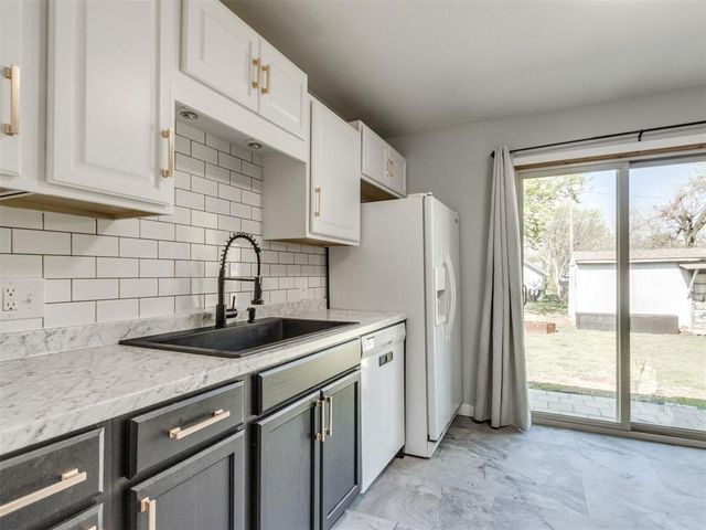 637 N Broadway, Edmond, OK 73034