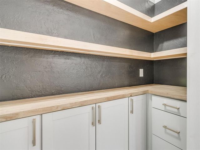 637 N Broadway, Edmond, OK 73034