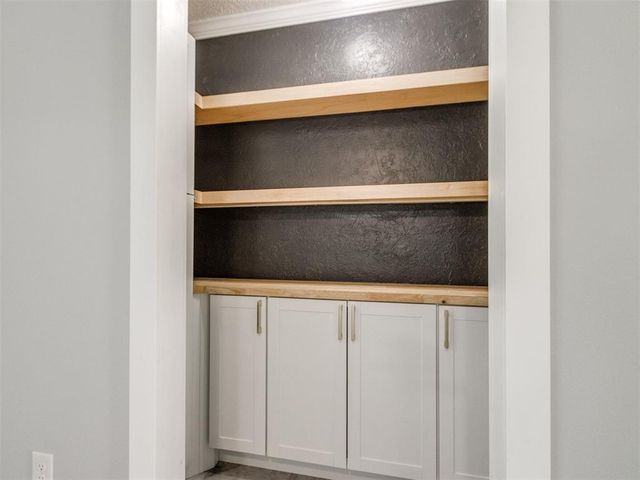 637 N Broadway, Edmond, OK 73034