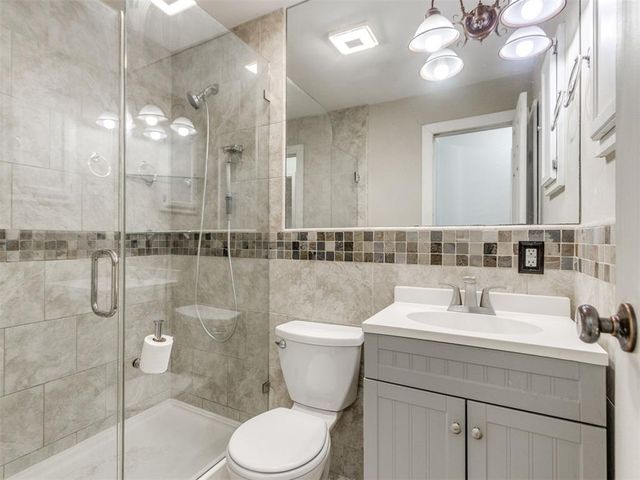 637 N Broadway, Edmond, OK 73034