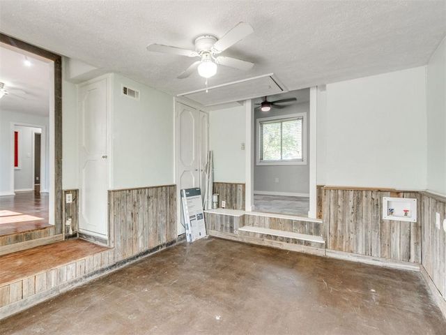 637 N Broadway, Edmond, OK 73034