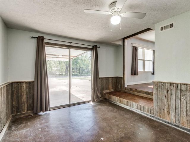 637 N Broadway, Edmond, OK 73034