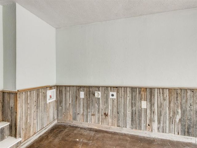 637 N Broadway, Edmond, OK 73034