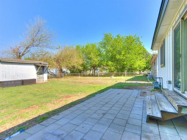 637 N Broadway, Edmond, OK 73034