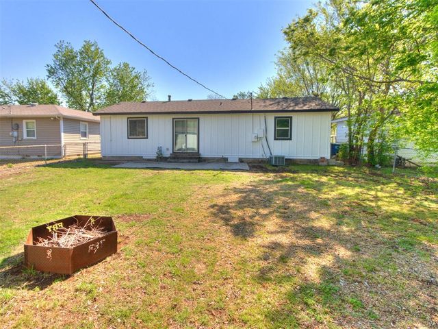 637 N Broadway, Edmond, OK 73034