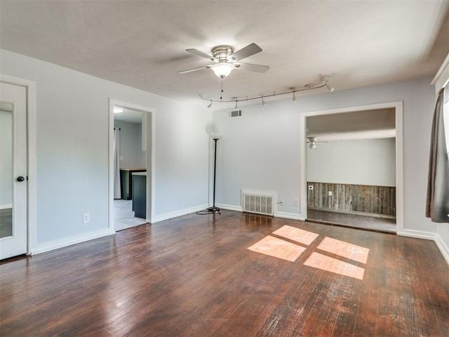 637 N Broadway, Edmond, OK 73034