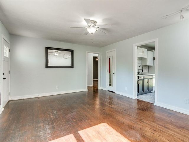 637 N Broadway, Edmond, OK 73034