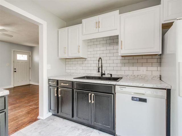 637 N Broadway, Edmond, OK 73034