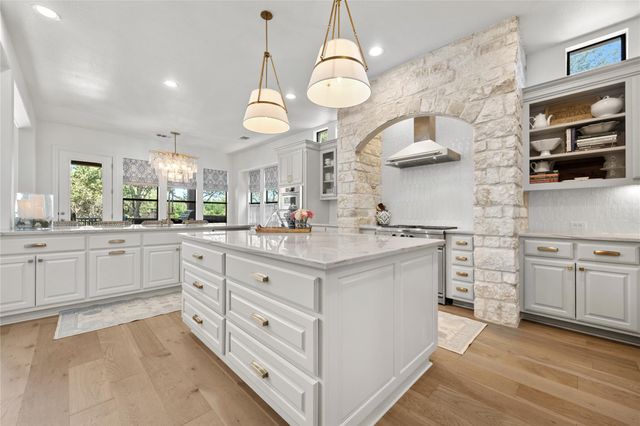 1909 Lakecliff Hills LN, Austin, TX 78732
