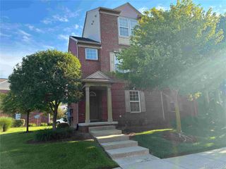 44782 Gwinnett Loop, Novi, MI 48377
