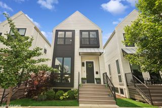4411 W Waveland Avenue, Chicago, IL 60641
