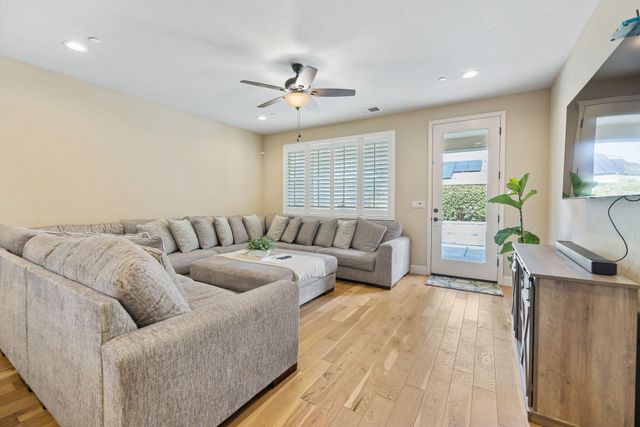 2790 Harbor Island Avenue, Tulare, CA 93274