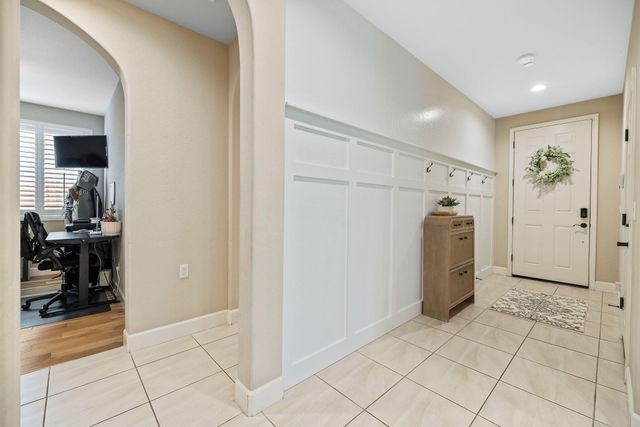 2790 Harbor Island Avenue, Tulare, CA 93274