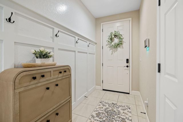 2790 Harbor Island Avenue, Tulare, CA 93274