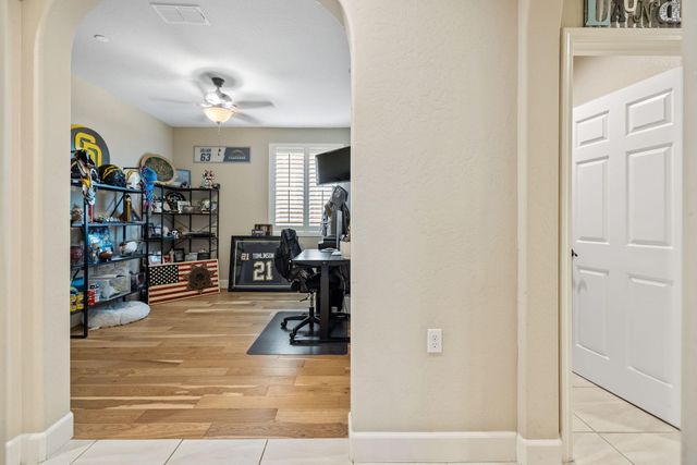 2790 Harbor Island Avenue, Tulare, CA 93274