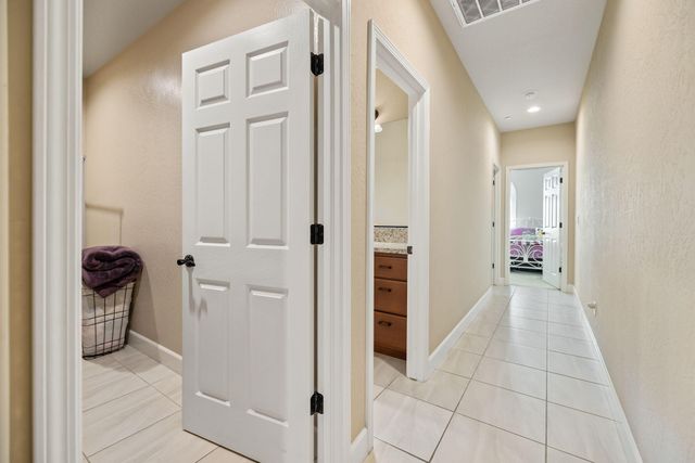 2790 Harbor Island Avenue, Tulare, CA 93274