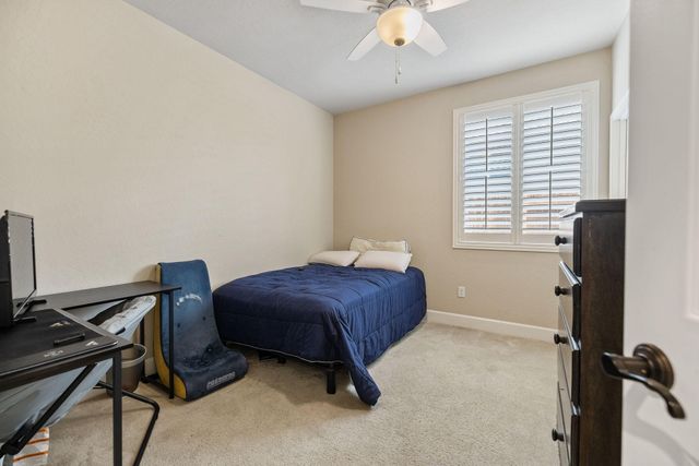 2790 Harbor Island Avenue, Tulare, CA 93274