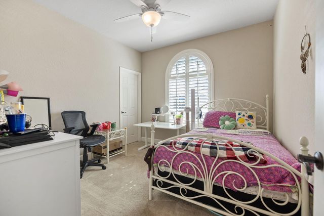 2790 Harbor Island Avenue, Tulare, CA 93274