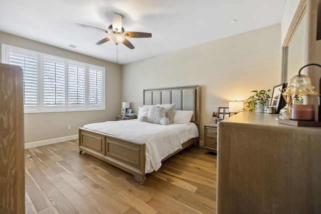 2790 Harbor Island Avenue, Tulare, CA 93274