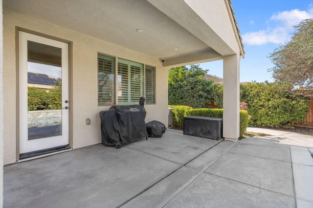 2790 Harbor Island Avenue, Tulare, CA 93274