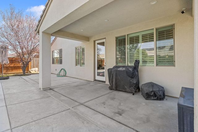 2790 Harbor Island Avenue, Tulare, CA 93274