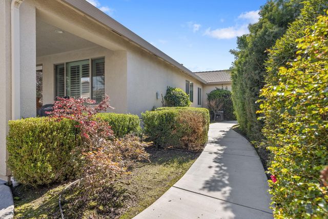 2790 Harbor Island Avenue, Tulare, CA 93274