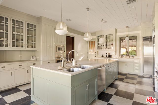 1166 Summit Drive, Beverly Hills, CA 90210