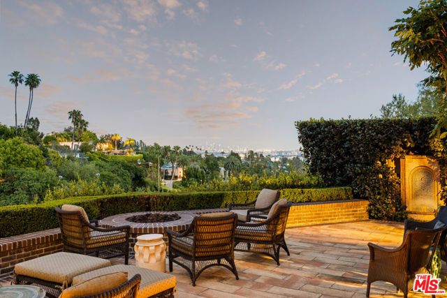 1166 Summit Drive, Beverly Hills, CA 90210