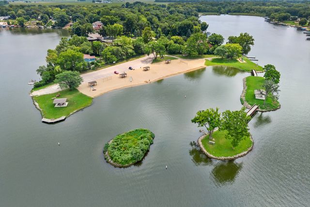 1007 Nancy Road, Lake Holiday, IL 60548