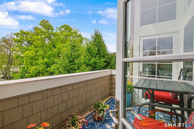 77 Havemeyer Lane 324, Stamford, CT 06902