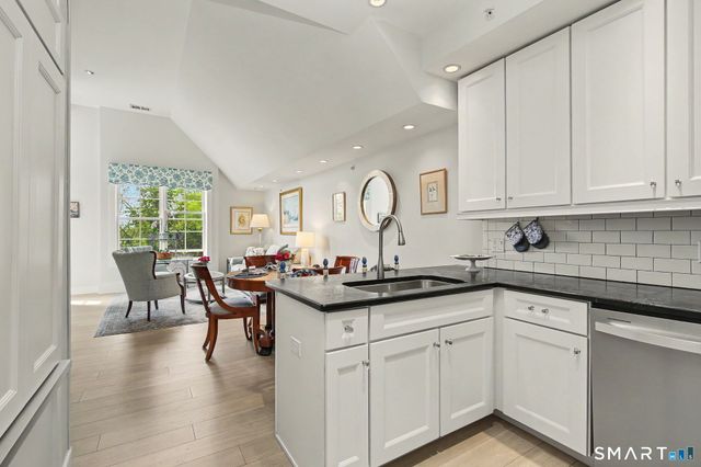 77 Havemeyer Lane 324, Stamford, CT 06902
