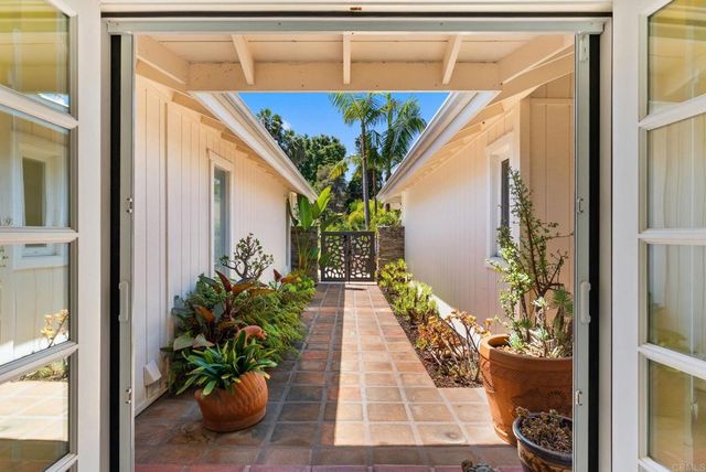 7640 Calle Madero, Carlsbad, CA 92009