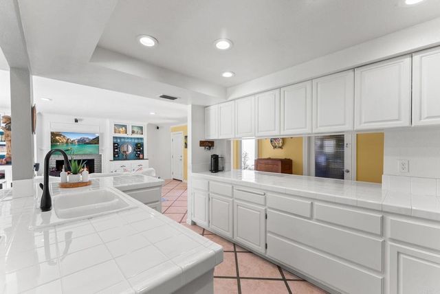 7640 Calle Madero, Carlsbad, CA 92009