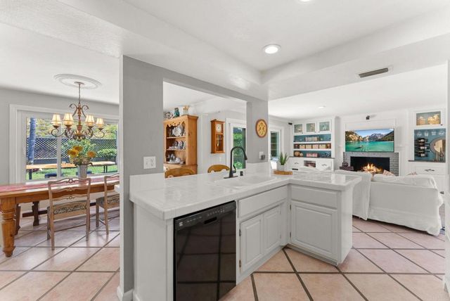 7640 Calle Madero, Carlsbad, CA 92009
