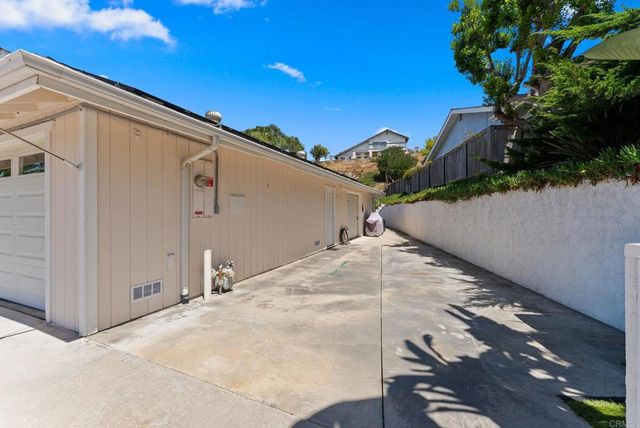 7640 Calle Madero, Carlsbad, CA 92009