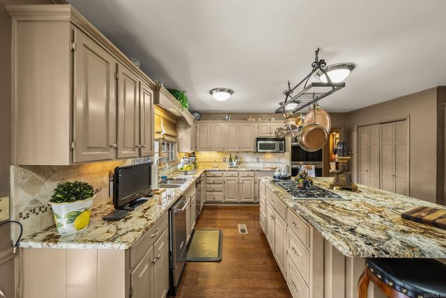 595 Valley Club Circle, Little Rock, AR 72212