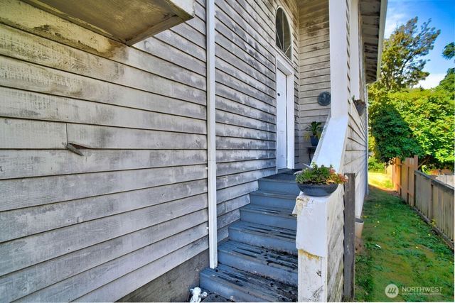 10245 42nd Avenue SW, Seattle, WA 98146