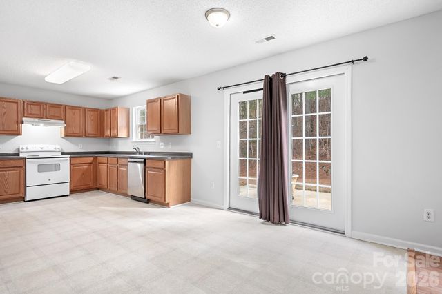 6602 Forest Cross Drive, Charlotte, NC 28216