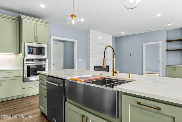 1100 Silvercrest Ln, Louisville, KY 40223